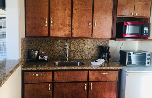 Downtown Hotel | Dolphin Cove Motel