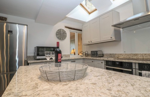 Burford Casa | Dolphin House