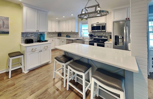 City-by-the Sea Casa | Dolphin Paradise | Bayfront + Pet Friendly