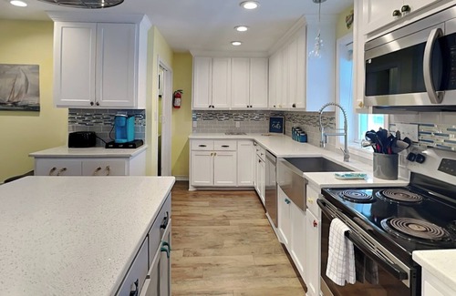 City-by-the Sea Casa | Dolphin Paradise | Bayfront + Pet Friendly