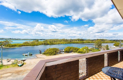 Tuncurry Apartamento | Dolphin Place 05 over looking Sparkling Wallis Lake
