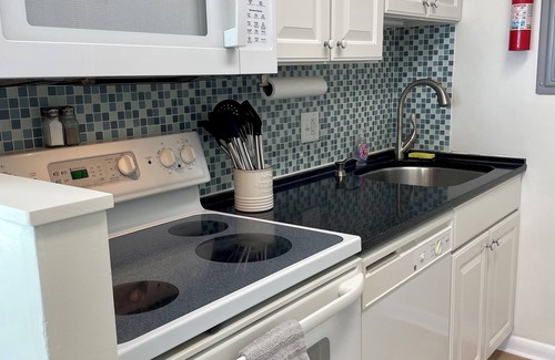 Northeast Virginia Beach Apartamento | Dolphin Run Oceanfront Suites Virginia Beach
