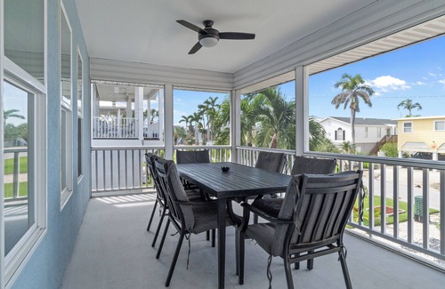 Mid Island Casa | *Dolphin Run Retreat*Awesome Ft. Myers Beach Home!!Steps to Ocean!
