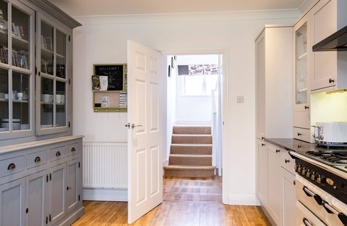 Trevone Cabaña | DOLPHIN'S BARN, pet friendly, country holiday cottage in Trevone