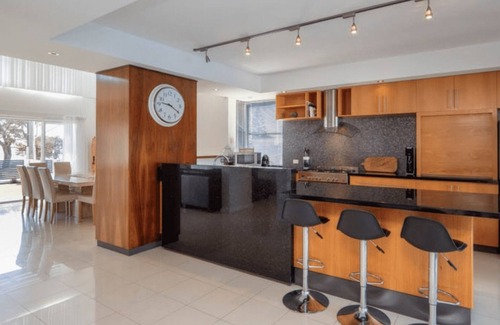 Halls Head Casa | Dolphin's Leap || *NEW* Exclusive Beachfront Home with Pool & Views