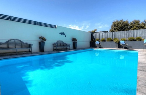 Halls Head Casa | Dolphin's Leap || *NEW* Exclusive Beachfront Home with Pool & Views