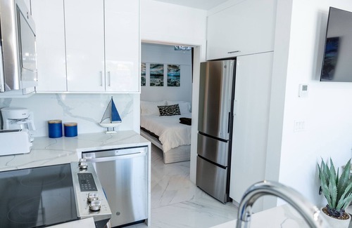 Estate Enighed Condominio | Dolphin Suites