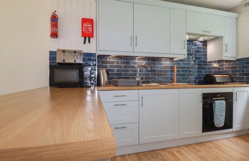 Saint Columb Major Cabaña | DOLPHIN VILLA, family friendly, country holiday cottage in Newquay