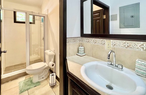 Sandy Bay Villa | Dolphin Villa @Sandy Bay, Roatan.