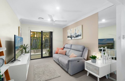 Port Macquarie Casa | Dolphin Way On The Canal - outdoor spa, private jetty