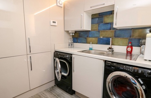 Dinas Cross Cabaña | DOLWERN, family friendly, country holiday cottage in Dinas Cross