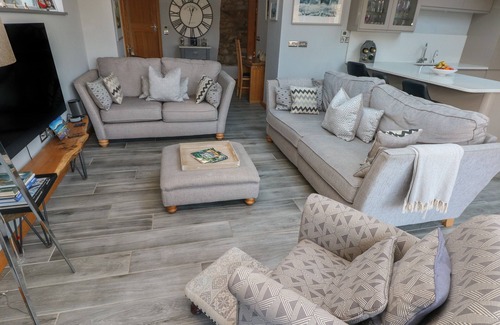 Dinas Cross Cabaña | DOLWERN, family friendly, country holiday cottage in Dinas Cross