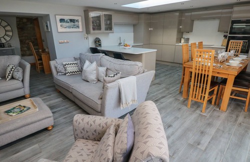 Dinas Cross Cabaña | DOLWERN, family friendly, country holiday cottage in Dinas Cross