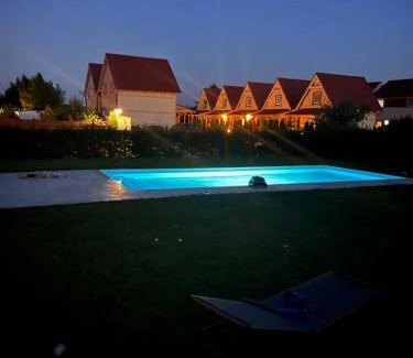Debki Casa | Dom wakacyjny z basenem