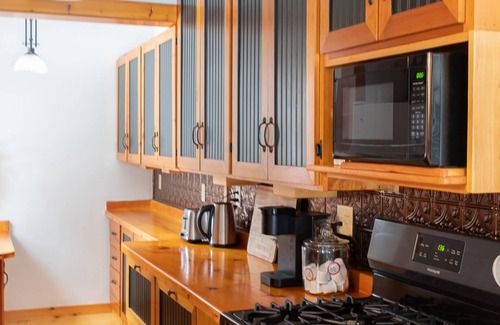 Utterson Cabina | Doma Lodge - Cozy Muskoka Cabin in the Woods