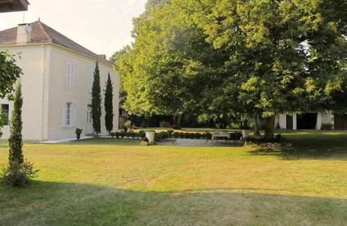 Uchacq Casa | Gran mansión y sus dependencias en un entorno idílico con piscina