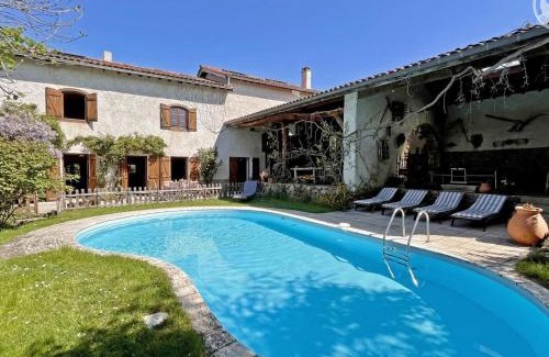 Essertines-en-Donzy Casa | Domaine de Campagne : Charme Authentique avec Piscine et Spa - FR-1-496-364