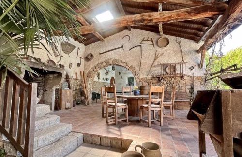 Essertines-en-Donzy Casa | Domaine de Campagne : Charme Authentique avec Piscine et Spa - FR-1-496-364