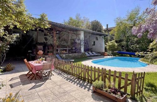 Essertines-en-Donzy Casa | Domaine de Campagne : Charme Authentique avec Piscine et Spa - FR-1-496-364
