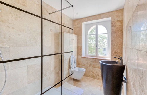 Gignac-la-Nerthe Hotel | Domaine de la Nerthe