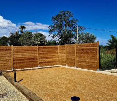 Fleury Casa | Domaine de Mérins, 10 couchages avec piscine, face à la rivière, à 4km de la plage
