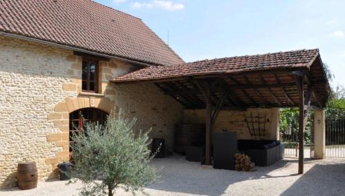 Sergeac Casa | Domaine des Grands Bois - La Maison de L'Alchimiste- 3 chambres - 7 personnes, piscine, salle de jeux, billardet home cinema