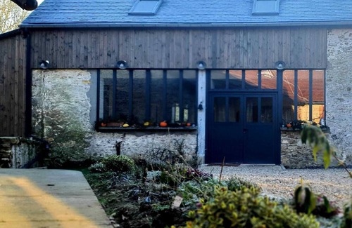 Droue-sur-Drouette Casa | Domaine ds Pousses in the heart of1 country village