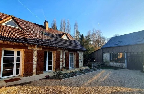Droue-sur-Drouette Casa | Domaine ds Pousses in the heart of1 country village