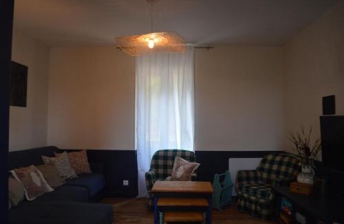 Issy-l'Eveque Casa | Domaine du pavillon Gîte 15 personnes