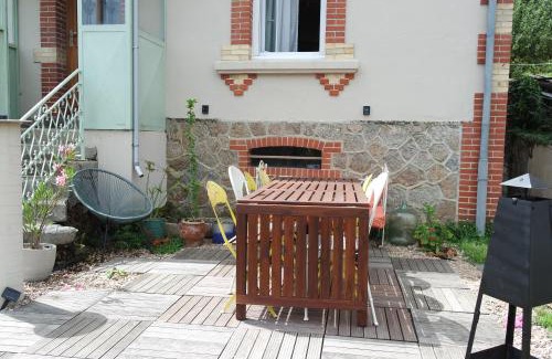 Issy-l'Eveque Casa | Domaine du pavillon Gîte 15 personnes