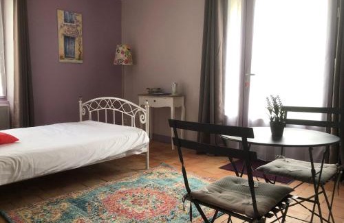 Descartes Casa | Domaine La Roche Bellin
