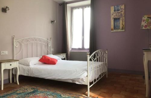 Descartes Casa | Domaine La Roche Bellin