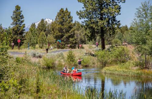 La Pine Casa | Dome Home - Meredith Lodging