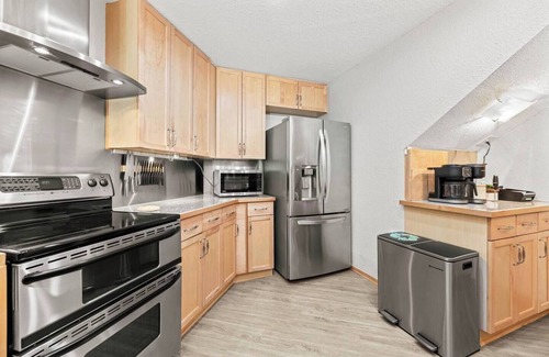 Bedford Apartamento | Dome Manor - 2 Game Rooms, Hot tub & Pool!
