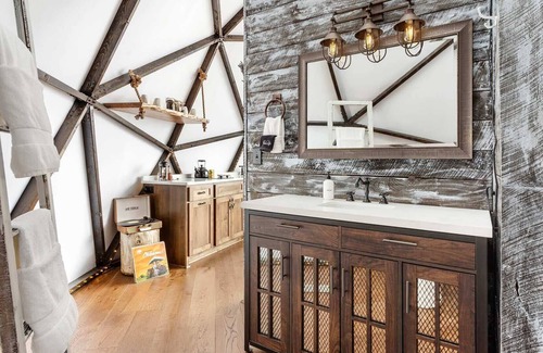 Lupton City Villa | LUXE Dome Maximum Privacy