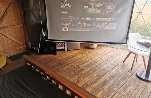 Lincoln Apartamento | Dome One with Hot Tub, Lincoln, Projector, Firepit
