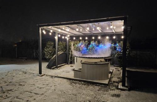 Lipowa Casa | Domek na wyłączność ,bania z jacuzzi. Pobyt góry, jezioro, las.