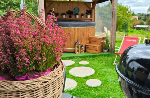 Meszna Chalet De Esquí | Domek pod Szczyrkiem z ogrodem na wyłączność BASEN GORĄCA BANIA