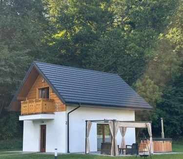 Łacko Apartamento | Domek z balią Pod Dębem