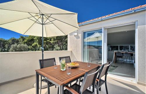 Seget Donji Apartamento | Domenico - 50 m from the sea
