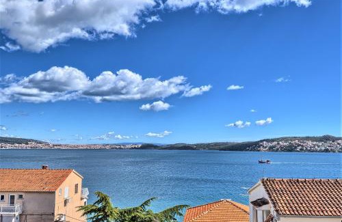 Seget Donji Apartamento | Domenico - 50 m from the sea