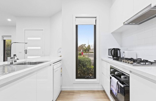Bentleigh Casa | Domi Rentals - The Hampton Homes