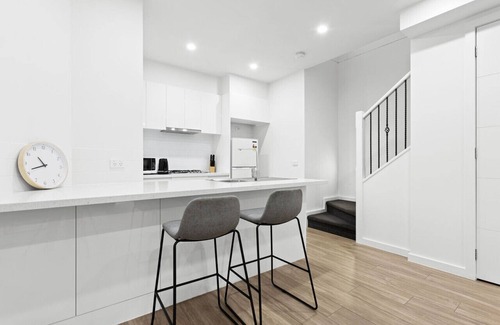 Bentleigh Casa | Domi Rentals - The Hampton Homes