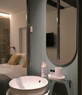 Guimaraes Casa | DOMI Suites & Studios