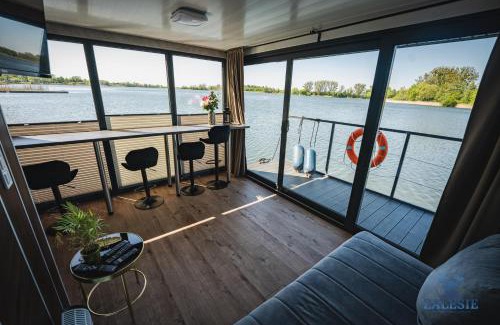 Chełmza Apartamento | Domki na wodzie - Houseboats Zalesie with sauna