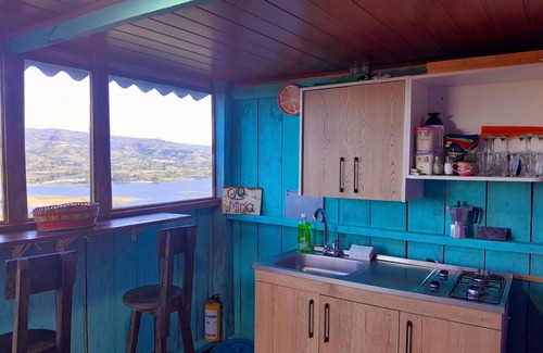 Tuta Chalet De Esquí | Domo entre nubes vista al lago