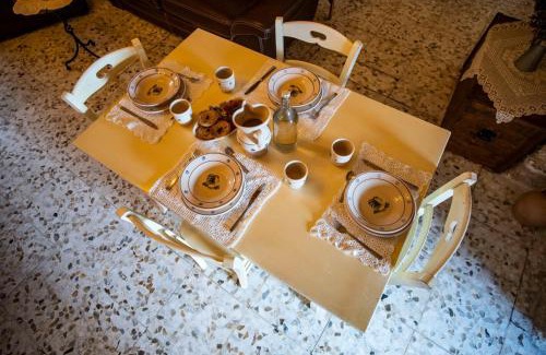 Carovigno Casa | DOMUS CESARE - dimora storica totalmente in pietra nel cuore del centro storico con cabina doccia pietra in camera e zona relax esterna-historic residence entirely made of stone in the heart of the historic center with stone shower cabin in the room