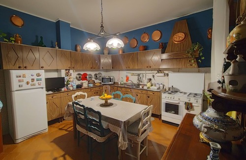 Scafati Apartamento | Domus Donatella. Just 2 km from Pompeii. Station at 300m. Garden, terrace. Wifi