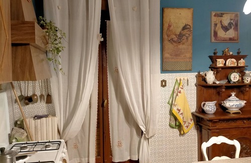 Scafati Apartamento | Domus Donatella. Just 2 km from Pompeii. Station at 300m. Garden, terrace. Wifi