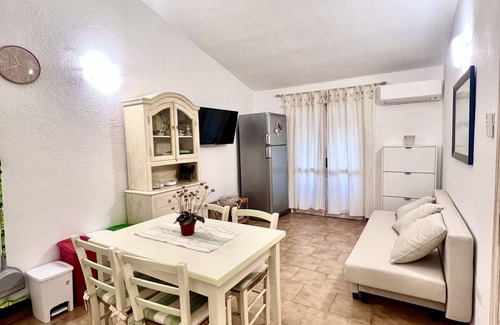 Porto Pollo Apartamento | DOMUS HENRICUS -THREEROOM APARTMENT IN PORTO POLLO 400 Meters from the sea